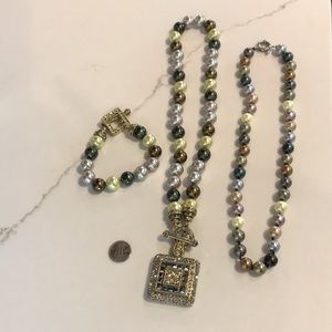 Heidi Daus 3 piece jewelry set.